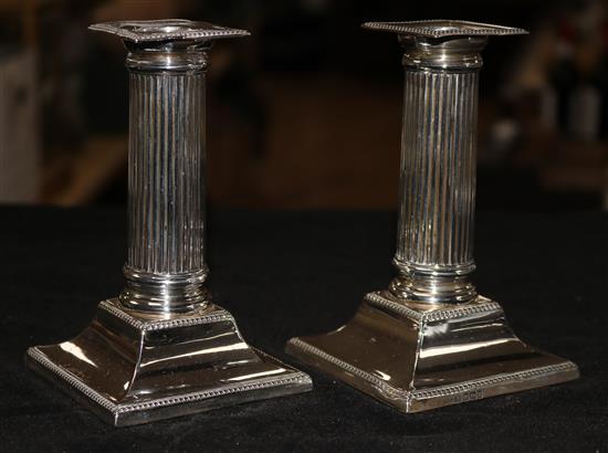 A pair of silver dwarf corinthian column candlesticks, Sheffield 1912, Lee & Wigfull